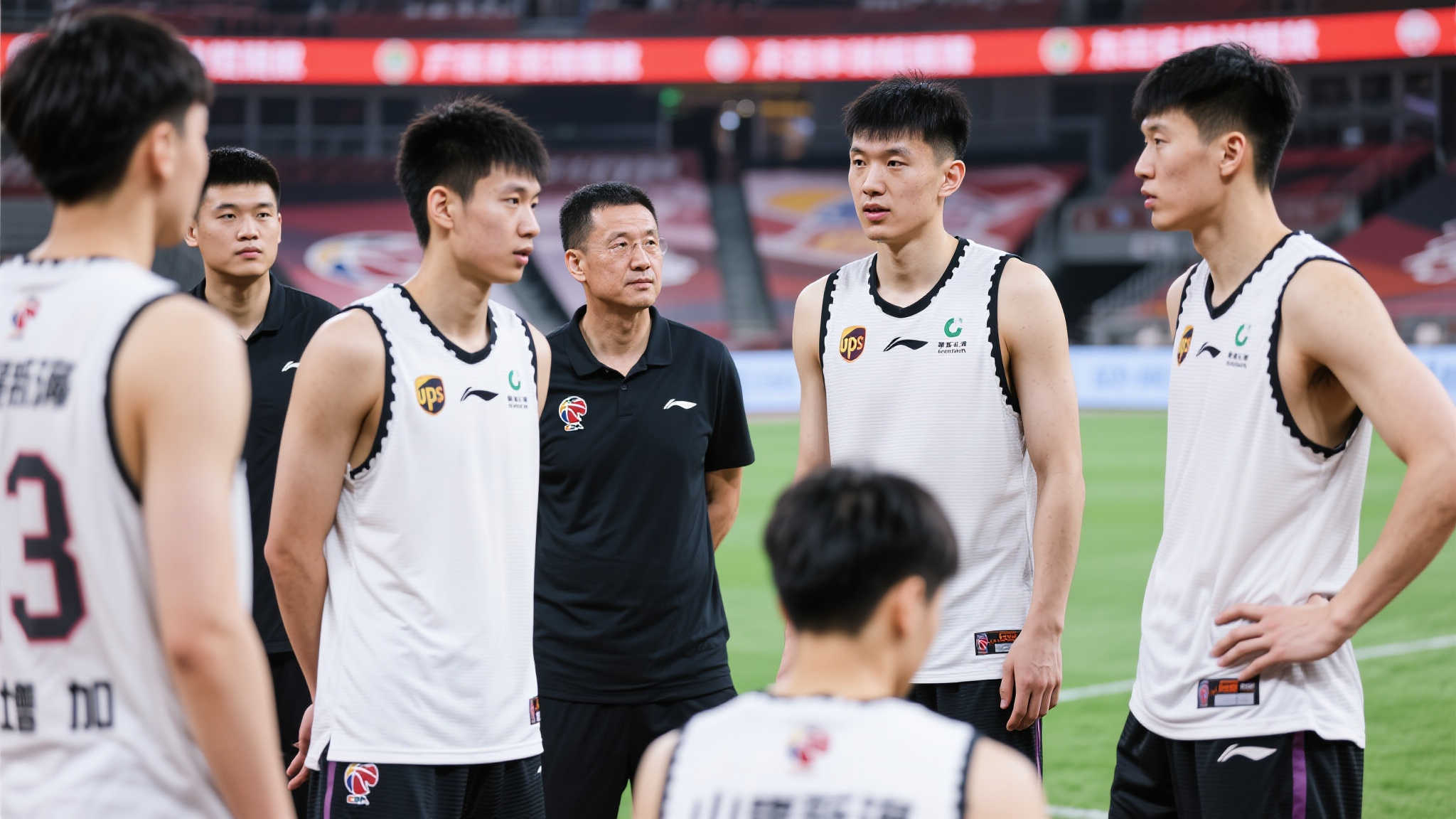 也显出他们