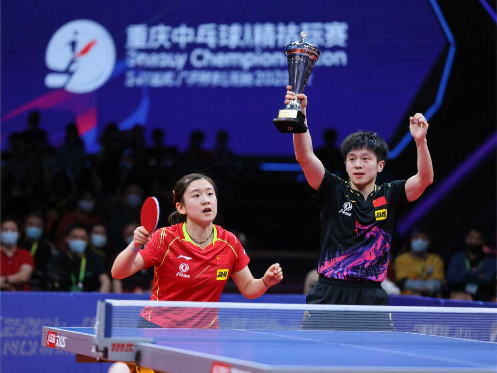 球迷则持保 球迷则持保